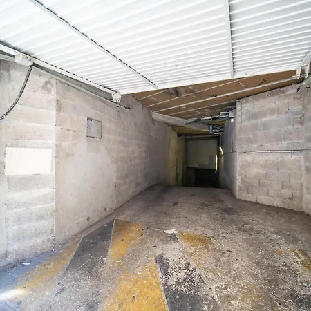 Equipe Avec Parking A 6min A Pied De La Gare St Charles 马赛